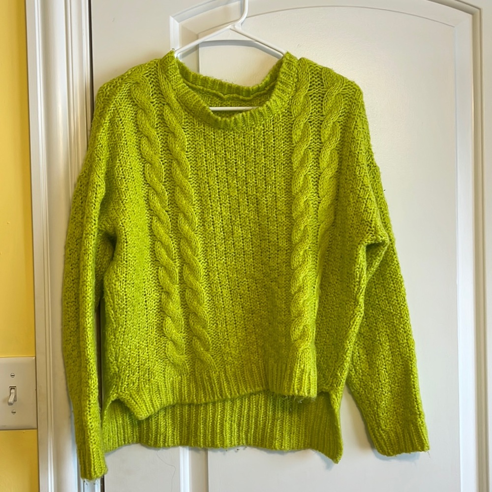 Yellow green sweater 🟡🟢